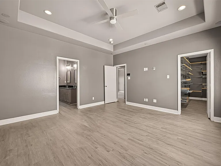 1107 Saint Charles St — Photo 23