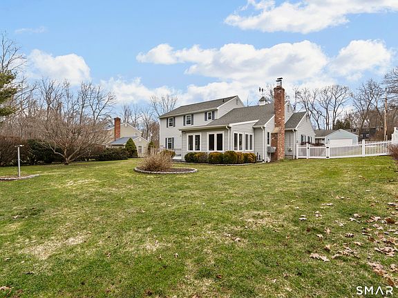 3rd image of 36 Stoneybrook Road