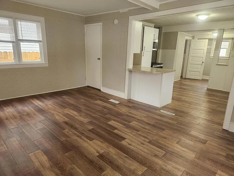 200 Gold Ave NW — Photo 2