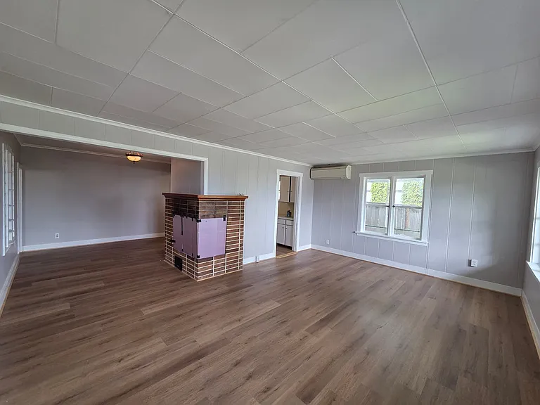2196 Spring St E — Photo 7