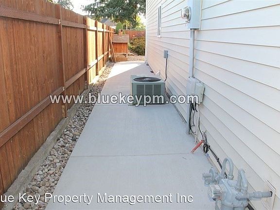 2nd image of 4001 NE 122nd Ave