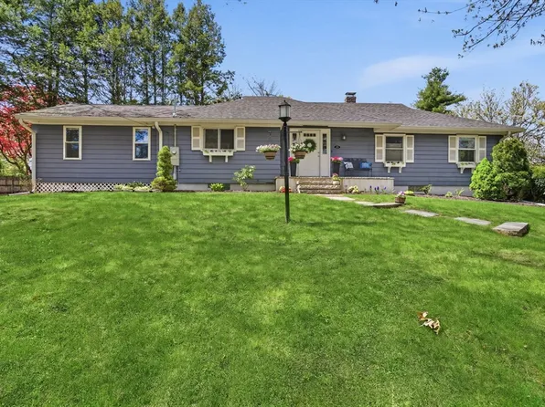 34 Homestead Rd, Lynnfield, MA 01940