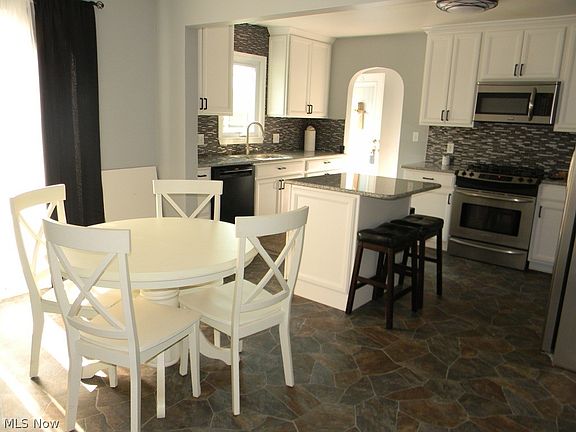 5th image of 221 Reno Dr