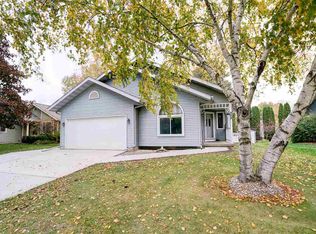 908 W Mohawk Trl, Deforest, WI 53532