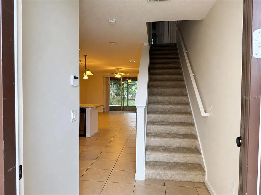 3 bed, 2.5 bath, 1539 sqft, $2,100 — Photo 2