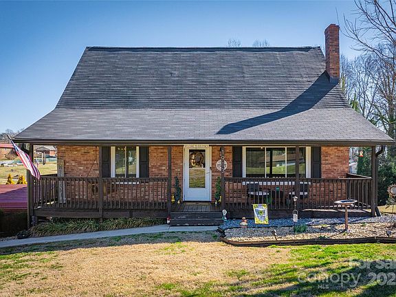 3rd image of 1913 Forest Hill Dr