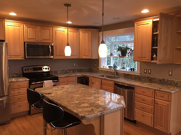 3rd image of 7736 SE Southworth Dr