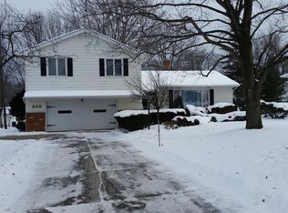 945 Colony Dr, Highland Heights, OH