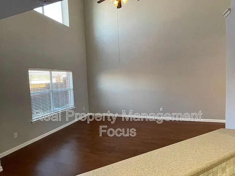 4645 Penelope Ln — Photo 8