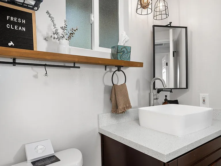 Los Cerritos Ln — Photo 20