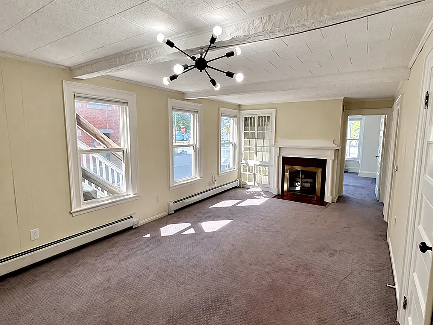 3 bed, $1,900 — Photo 2