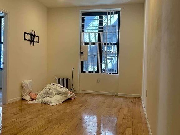 4th image of 3 W 108th St #41