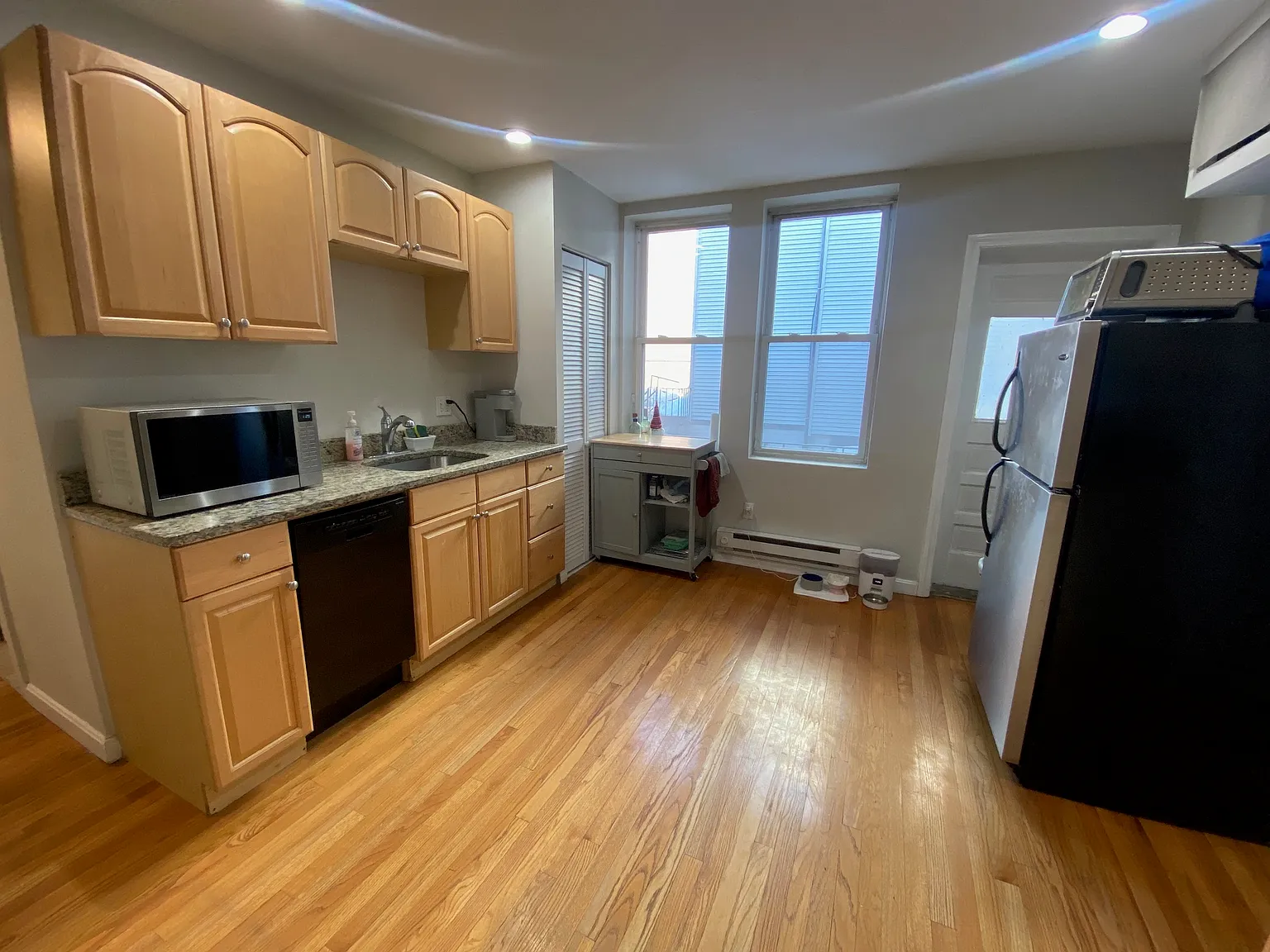 2 bed, 1.0 bath, $3,600 — Photo 3