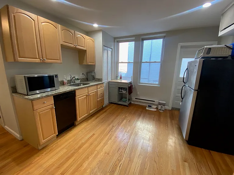 224 Hanover St #4 — Photo 3