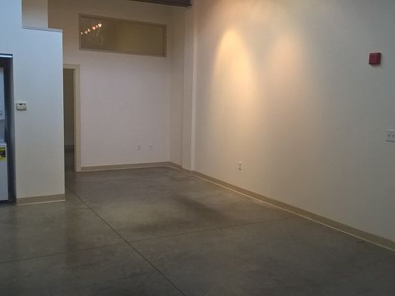 4th image of 1916 Lucas Ave #227