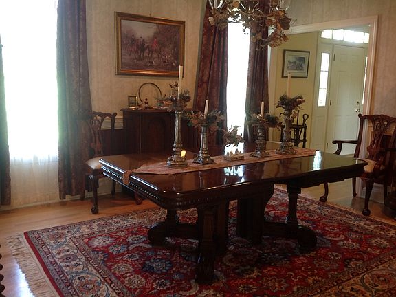 Formal dining room