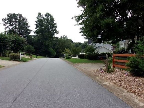 Exterior Neighborhood (street photo)