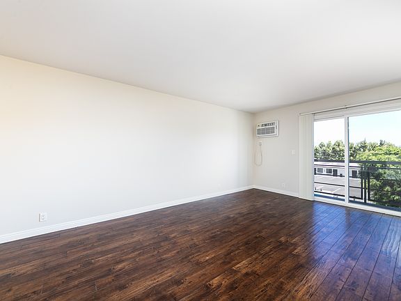 3rd image of 5161 Riverton Ave #209