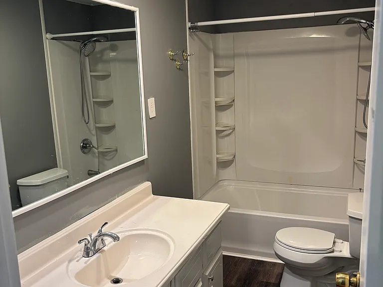 405 Willis Ave — Photo 3