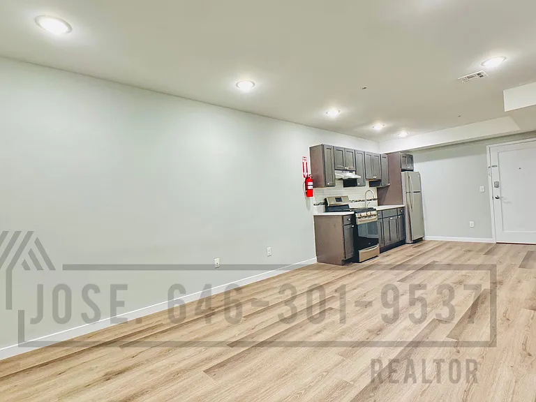 100 Carroll St #111 — Photo 3