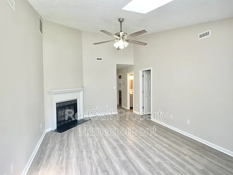 39 Whites Ln #B — Photo 3