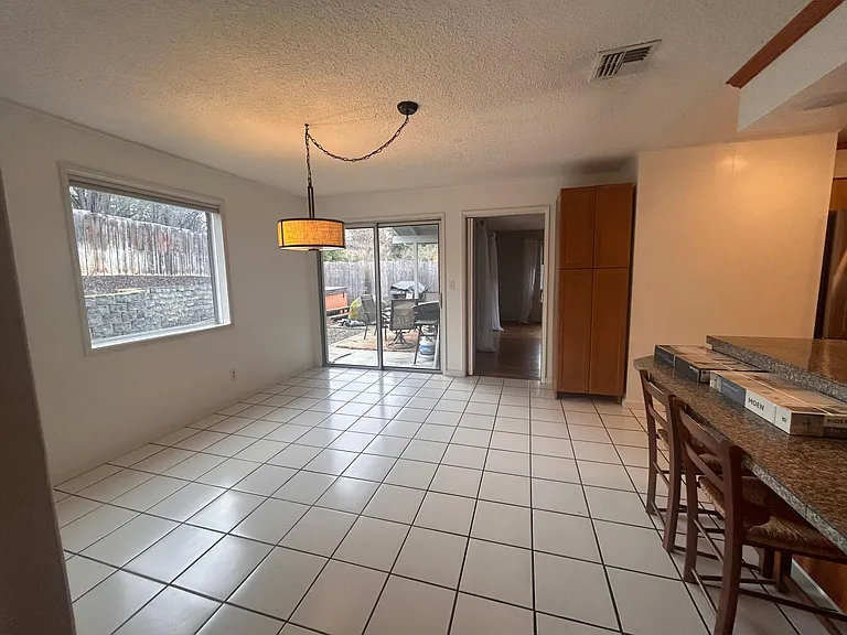 549 Eastwood Dr — Photo 4