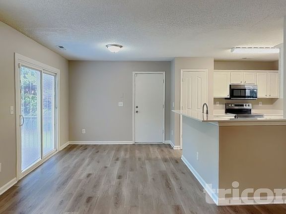 3rd image of 10527 Madison Park Dr