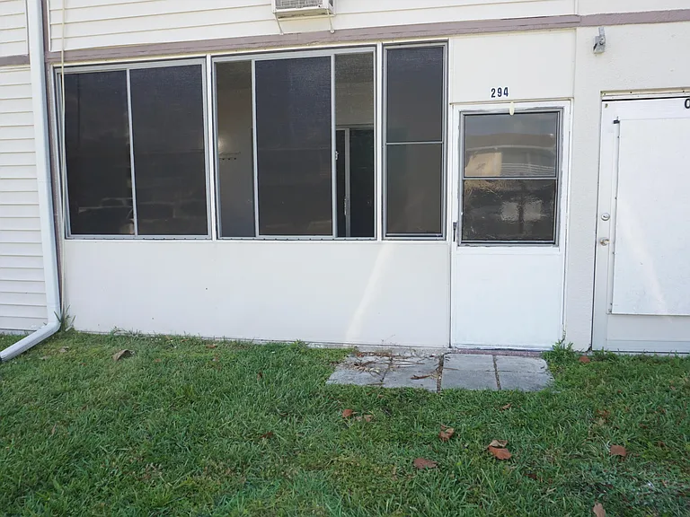 294 Chatham E #O — Photo 17