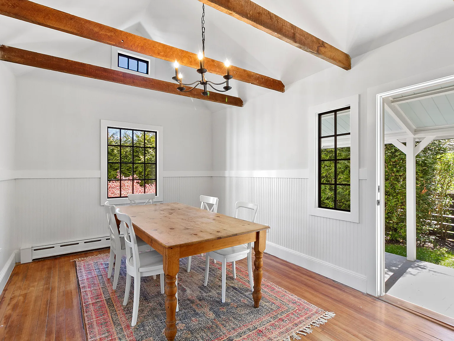 Quintessential Hamptons Beach Cottage — Photo 3
