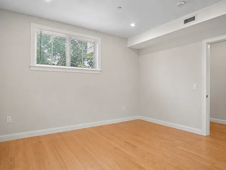 54 Waverly St #1 — Photo 11