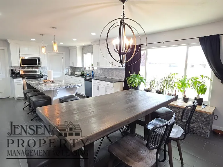 1151 W Wesley Powell Dr — Photo 2