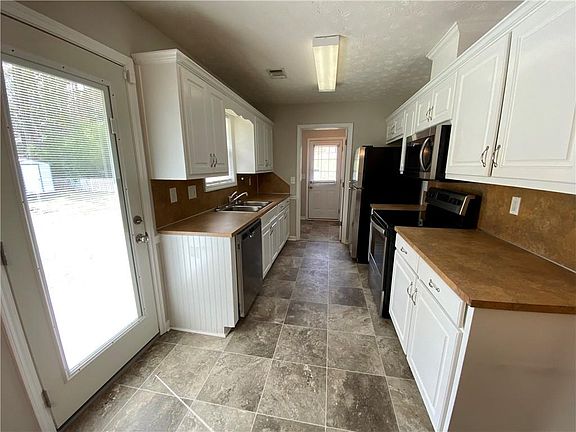 5th image of 251 Lee Road 916