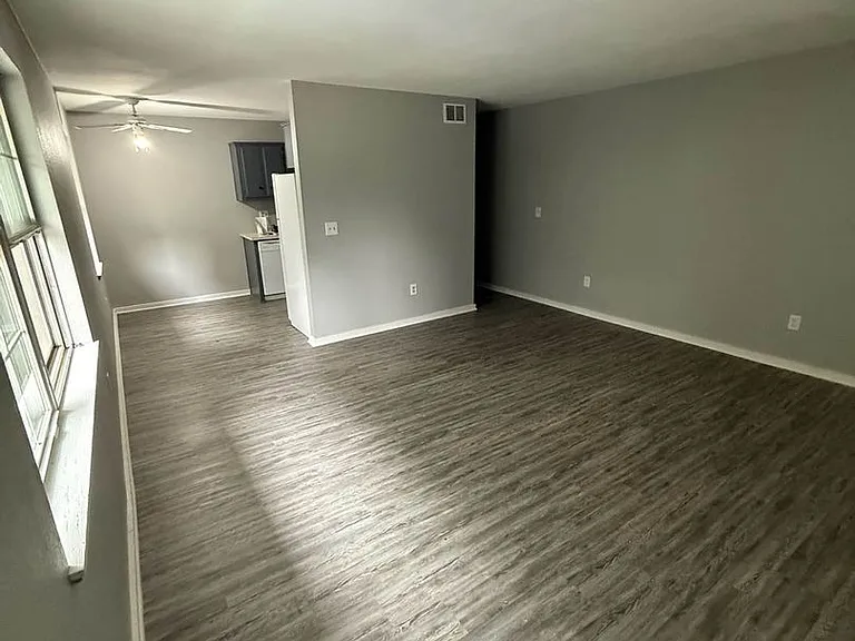 8208 Chas Cir — Photo 2