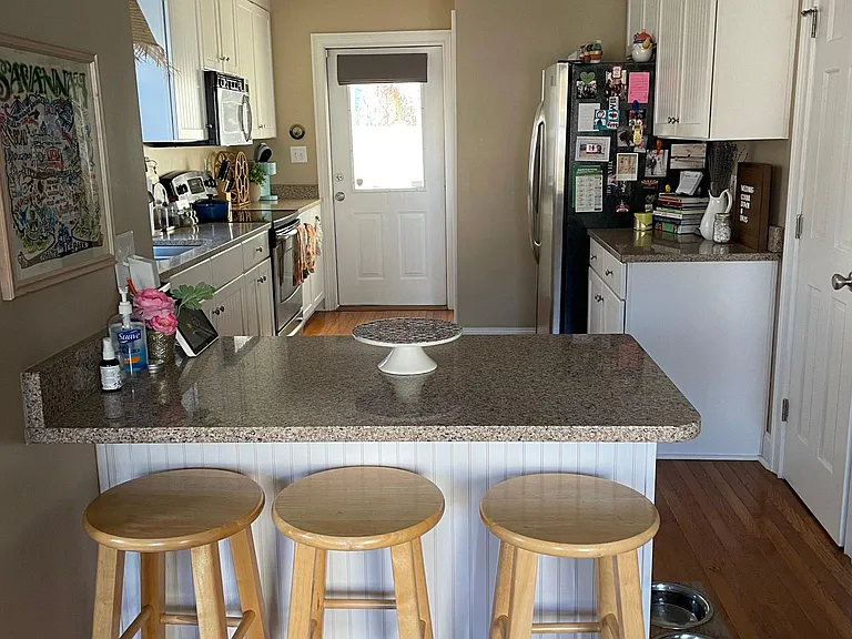 Kitchen and bar area