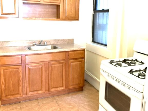 5th image of 593 Park Pl #A5