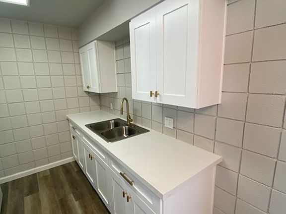 4th image of 201 S Elden St #209-9
