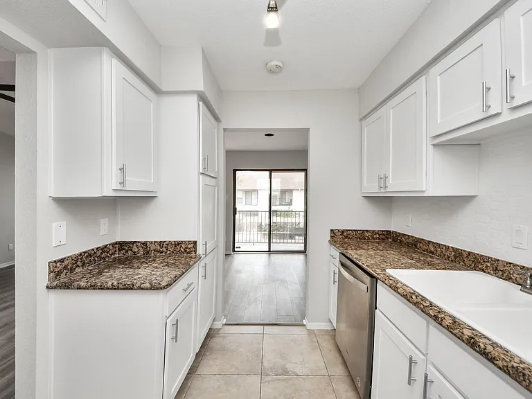 1818 Augusta Dr #14 — Photo 16