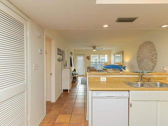 5th image of 115 E Coronado Dr #301