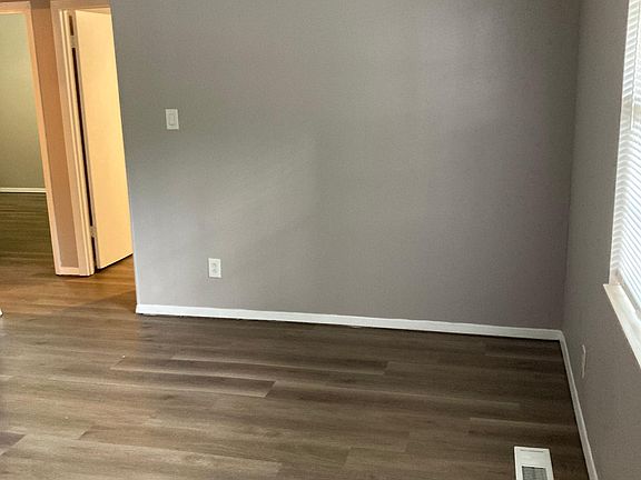 5th image of 7629 Alki Ln