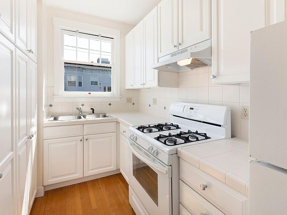 3rd image of 2801 Pine St