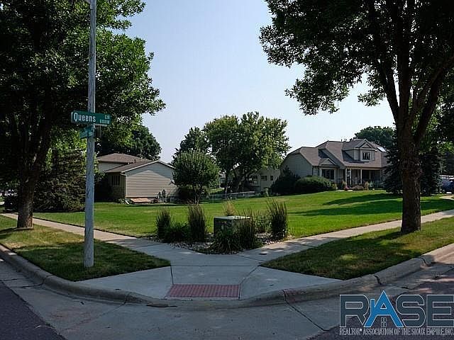 1st image of 6108 W Queens Cir