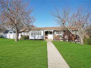 5 Chivalry Ln, Nesconset, NY 11767