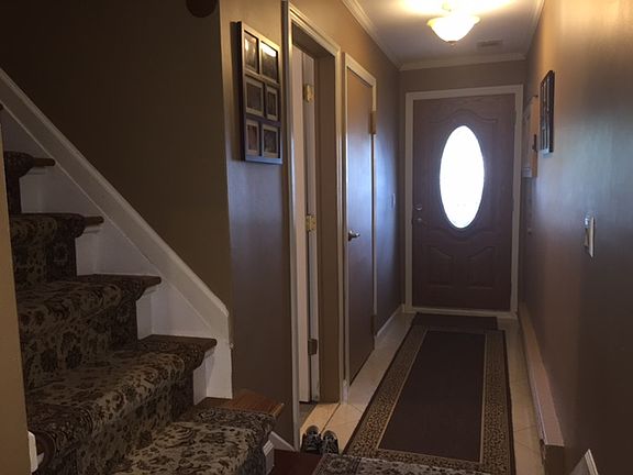 5th image of 629 Ionia Ave