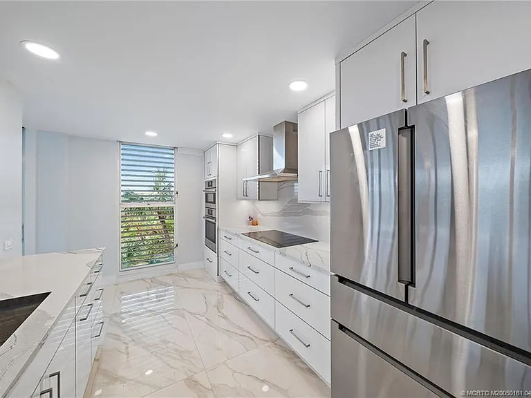 669 NE Plantation Rd #201 — Photo 9