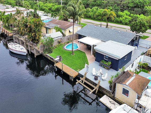 3rd image of 4681 SW 42nd Avenue