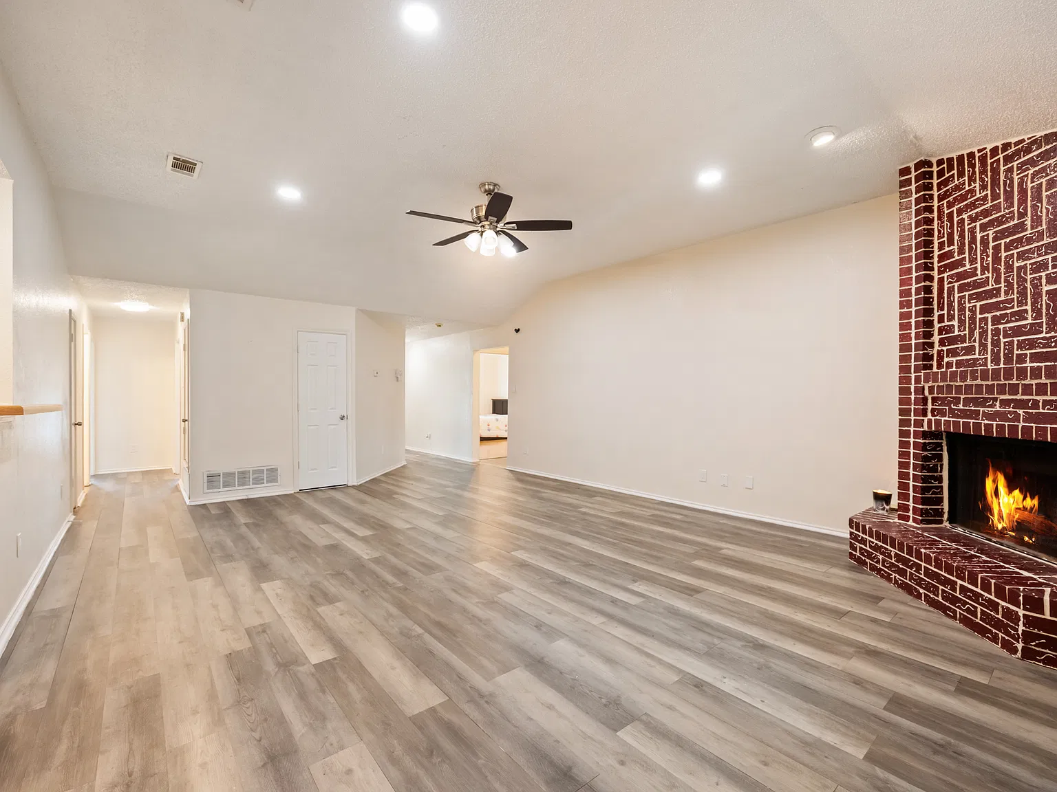 3 bed, 1696 sqft, $2,100 — Photo 4