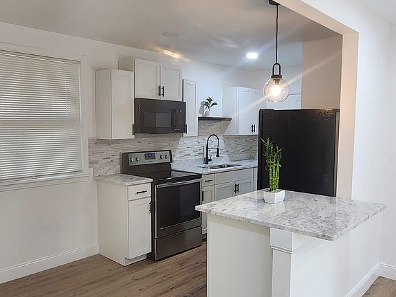 3rd image of 1407 Glenda Dr