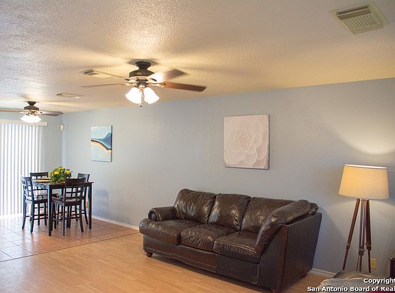 3rd image of 2630 Kingswell Ave