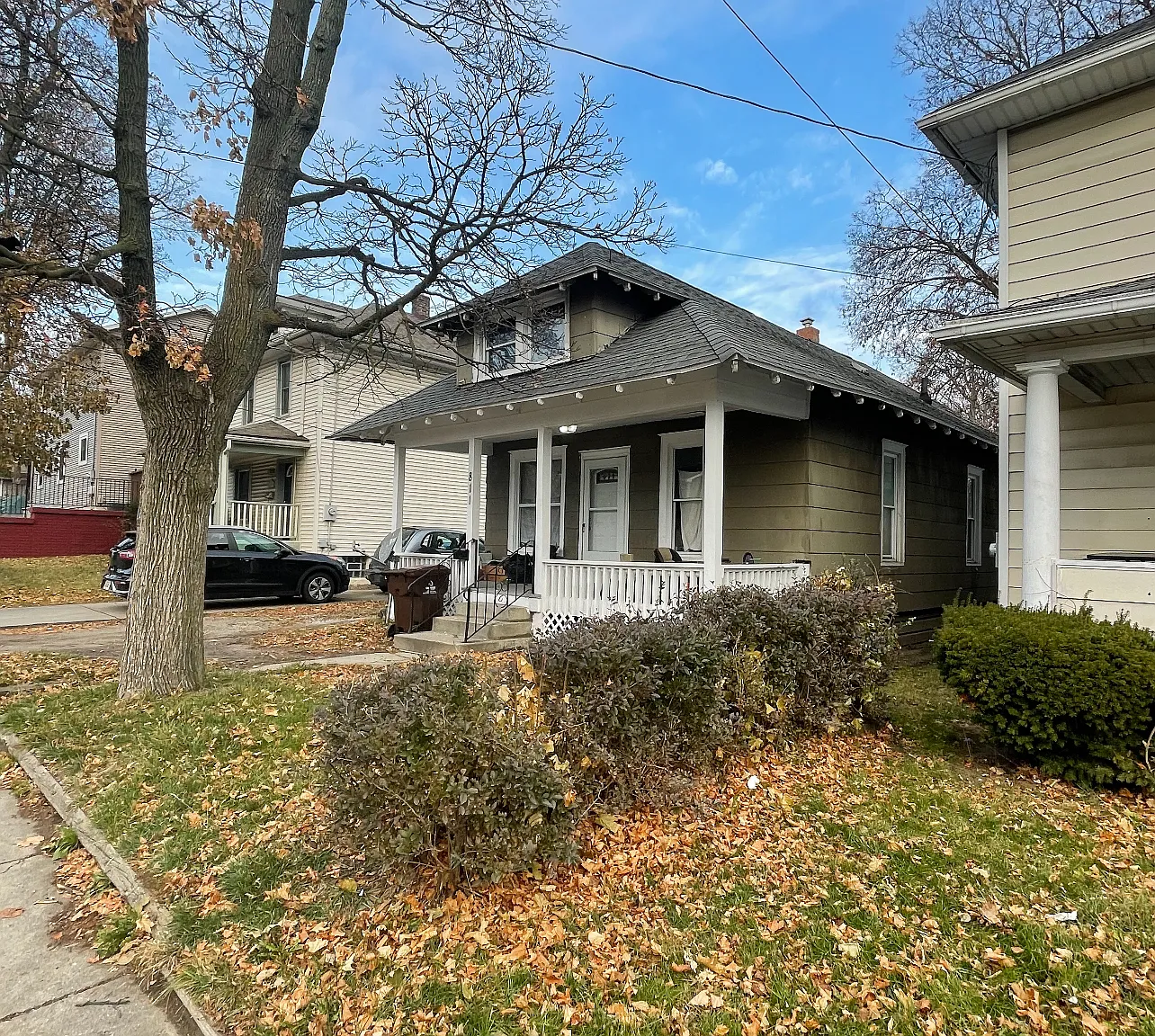 811 Baker Street - 1 — Photo 1
