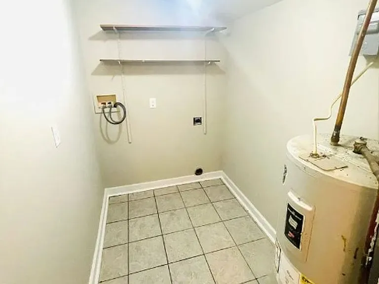 2111 Yarbrough St — Photo 9